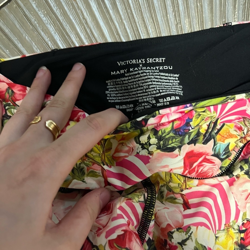 Victoria’s Secret x Mary Katrantzou Floral Workout Leggings – Size Small - Picture 4 of 5